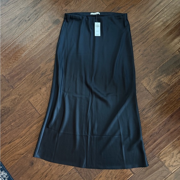 Abercrombie & Fitch Dresses & Skirts - Abercrombie & Fitch Black Midi Skirt
